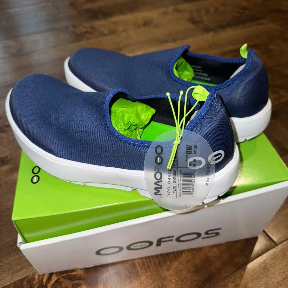 WOMEN'S OOFOS OOMG EEZEE LOW SHOE - NAVY Women’s 9 - Picture 1 of 6